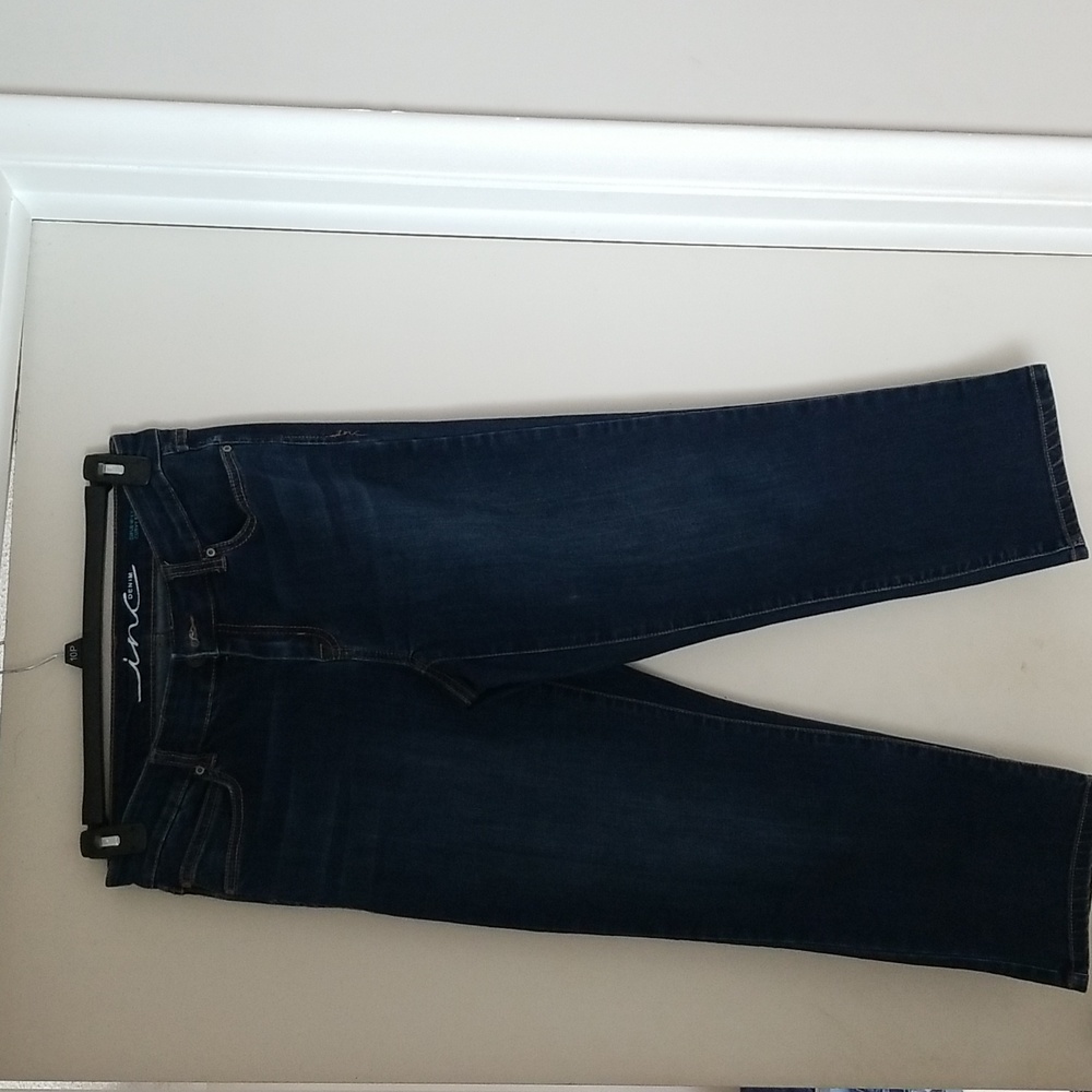 INC Size 6 curvy fit, skinny leg, curvy fit crop jeans in dark wash blue denim.